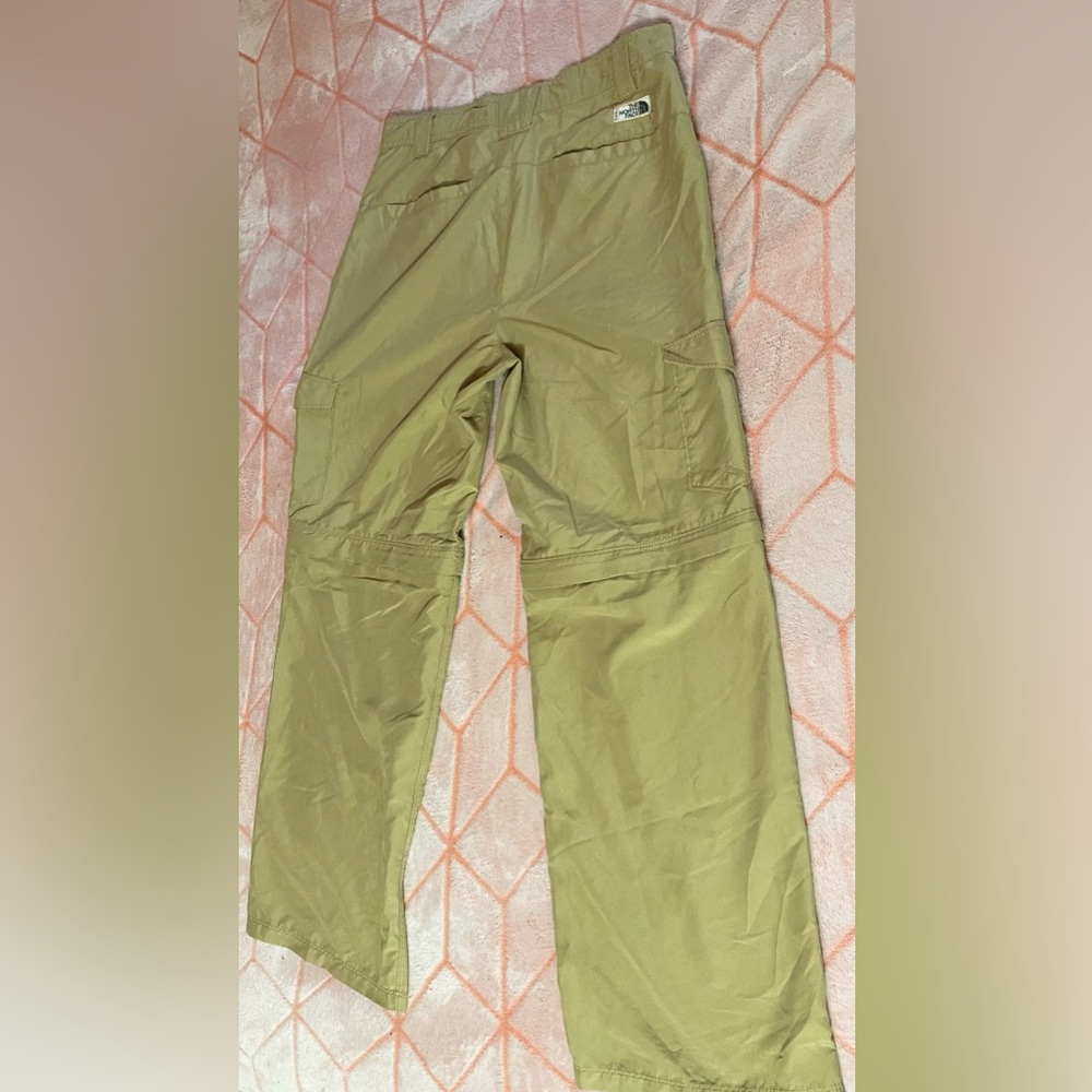 🌄 The North Face Boy’s Khaki Cargo Pants with Zip-off Bottoms 🌄 - Picture 4 of 5